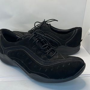 Clarks Wave black suede sneakers tennis shoes trainers walking comfortable retro